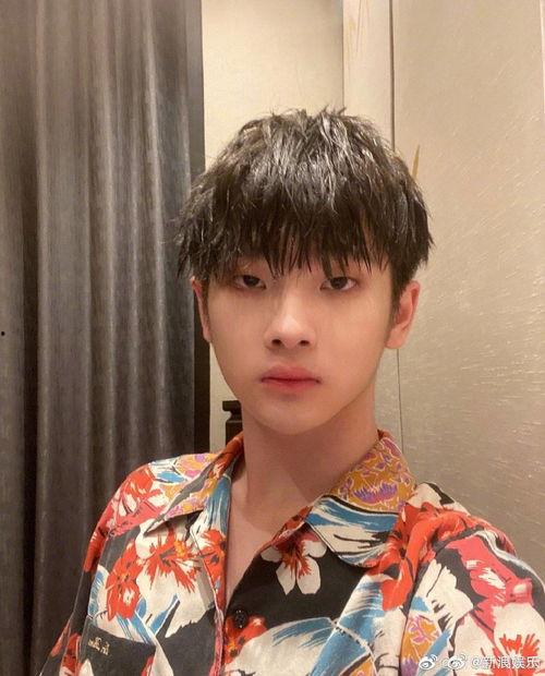 陈伟霆周震南吃瓜娱乐,娱乐圈新动态引热议