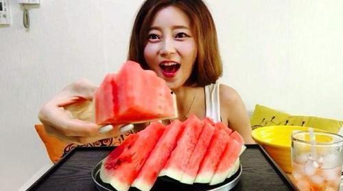 中国人的浪漫娱乐吃瓜酱